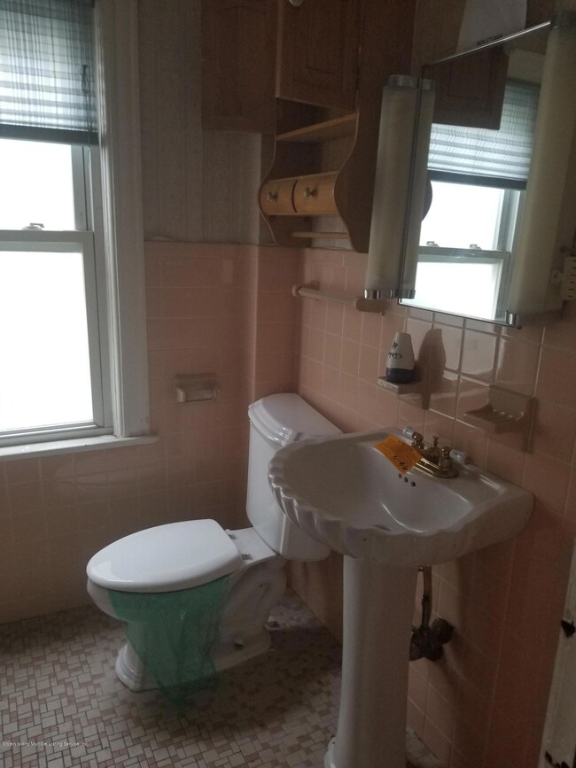 563 Delafield Ave, Staten Island, NY 10310 - photo 6