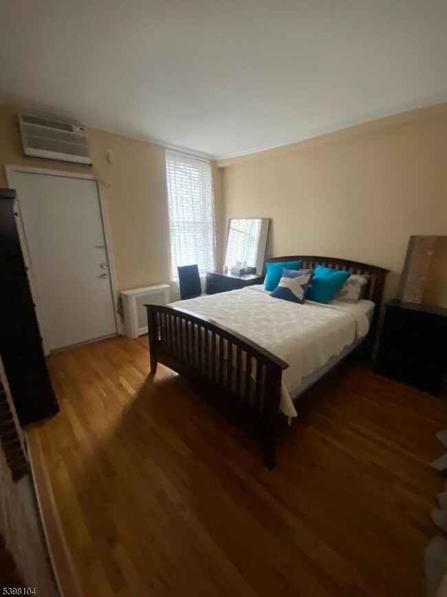 208 Washington St unit 2A, Jersey City, NJ 07302 - photo 4