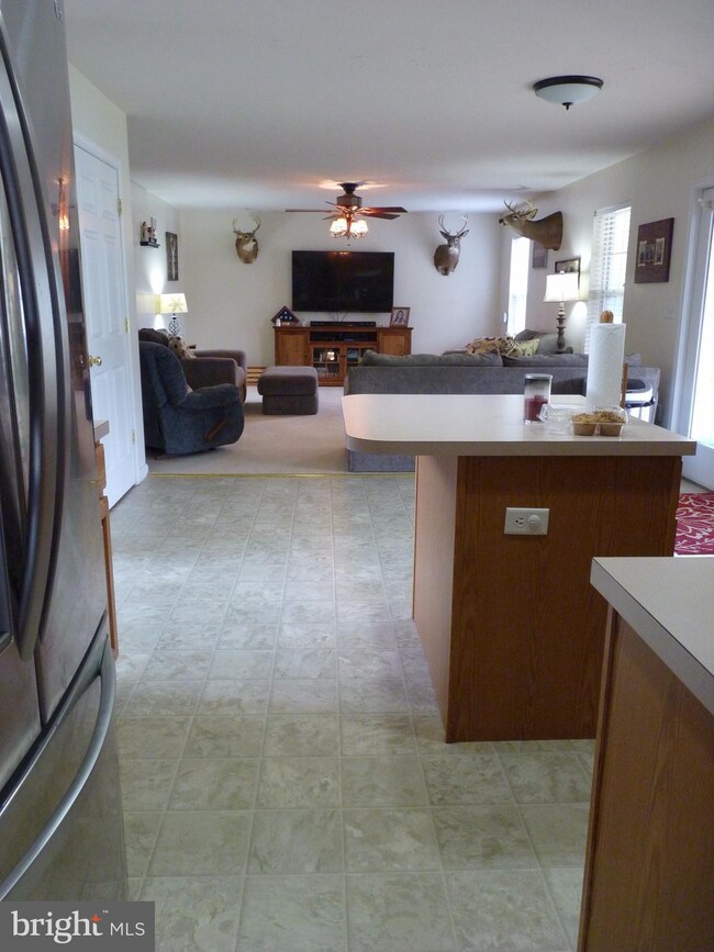 1385 Mallard Dr E, Chambersburg, PA 17202 - photo 6