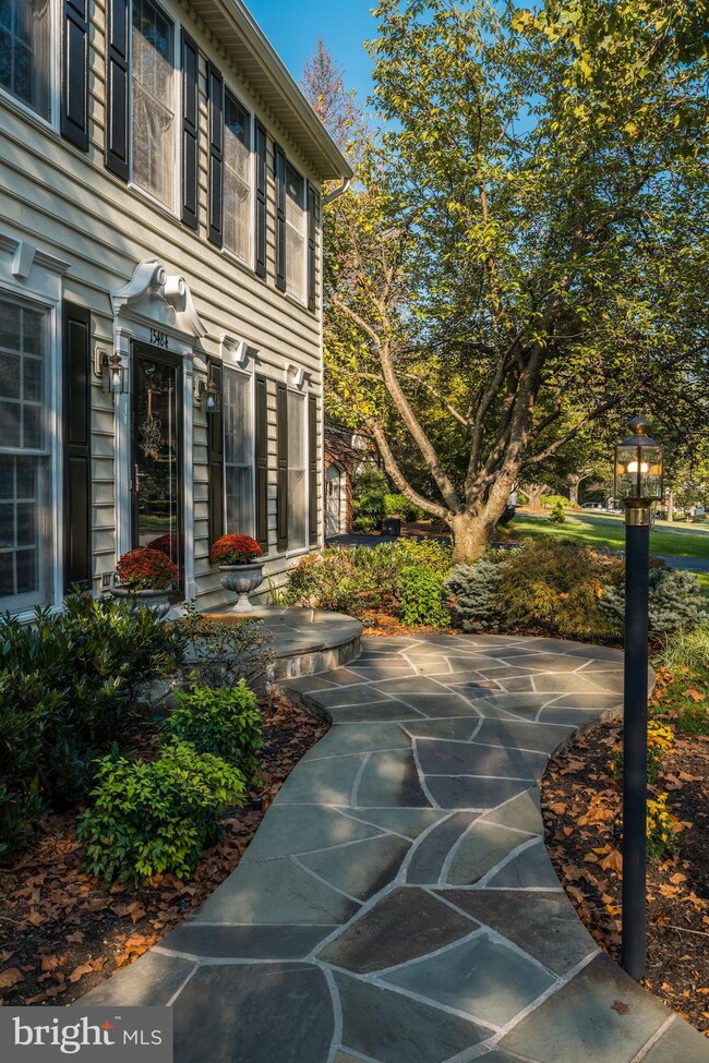 15484 Waters Creek Dr, Centreville, VA 20120 - photo 4