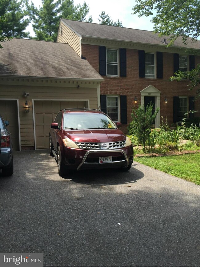 20317 Pleasant Ridge Dr, Montgomery Village, MD 20886 - photo 2