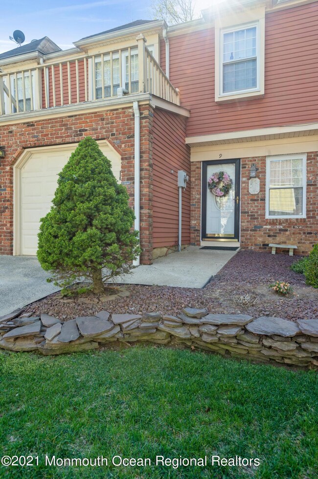 02_9SheffieldCt_300_FrontView_HiRes