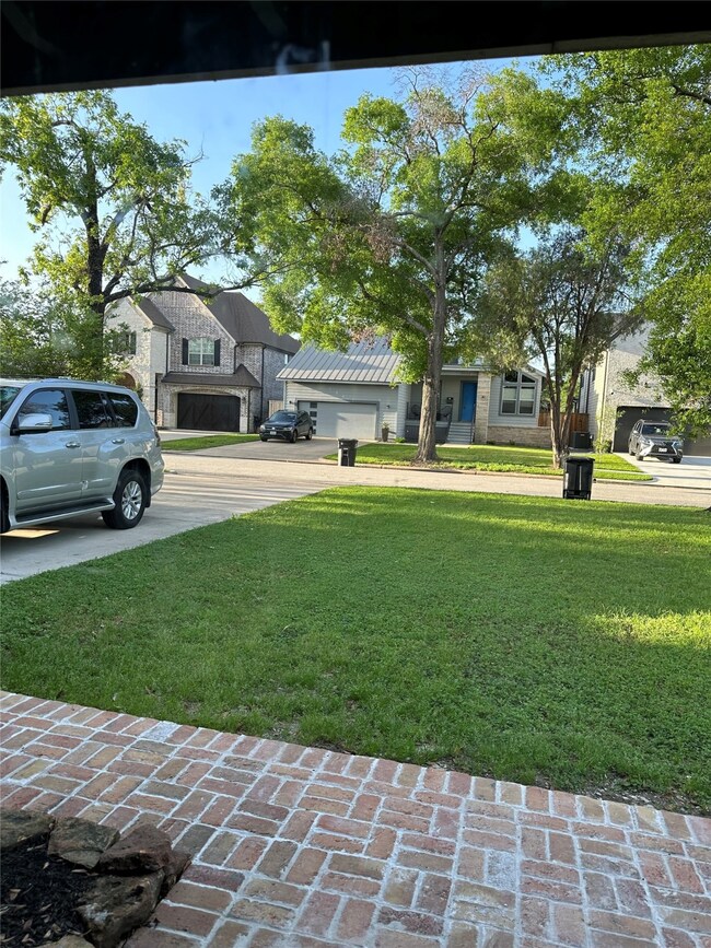 1131 Du Barry Ln, Houston, TX 77018 - photo 4