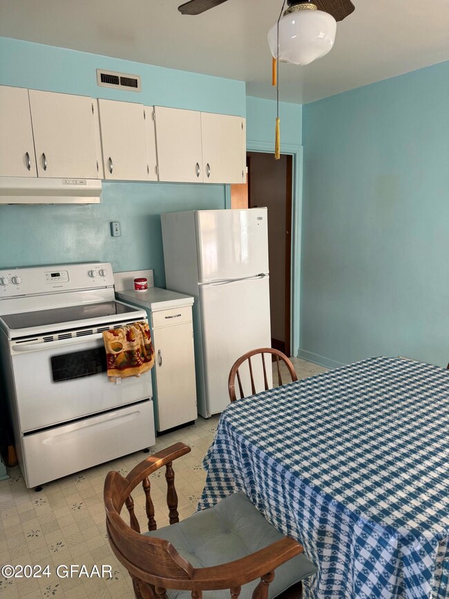 1216 Oak St, Grand Forks, ND 58201 - photo 7