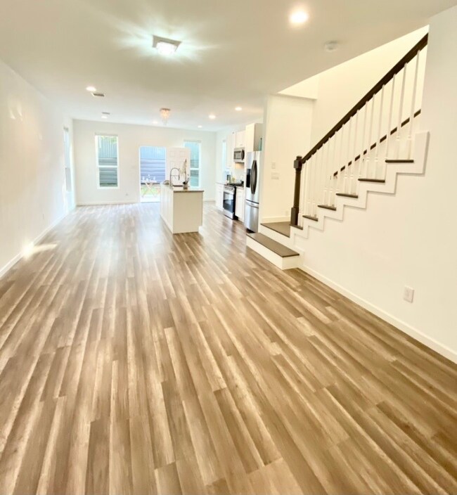 314 Dorchester St, Houston, TX 77022 - photo 6