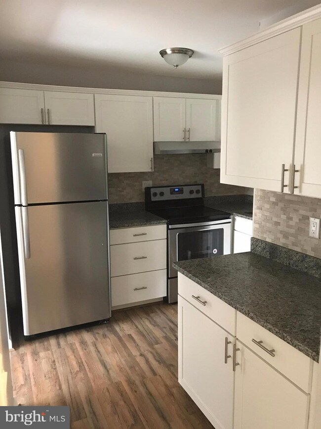 18 Daimler Dr unit 63, Capitol Heights, MD 20743 - photo 2