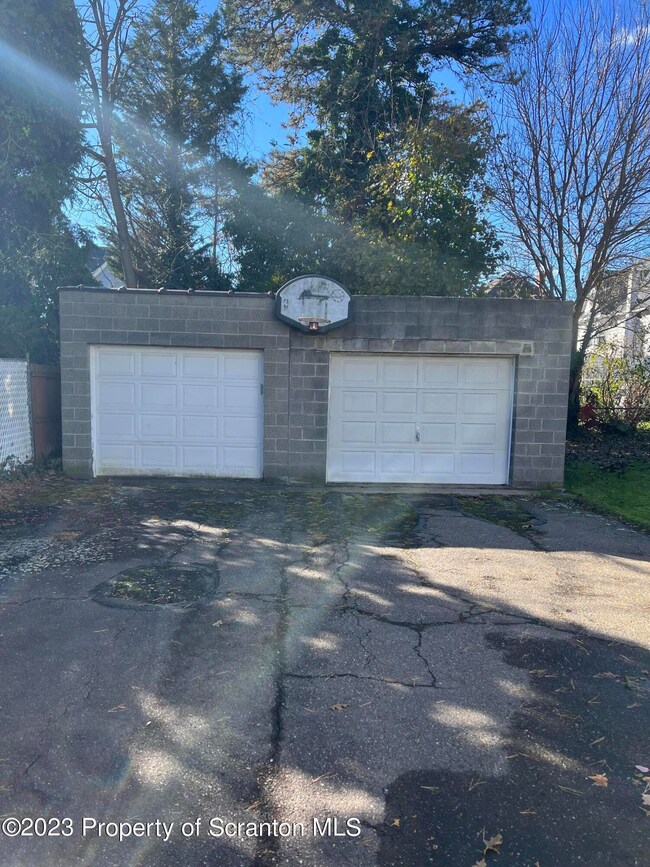 34 Amherst Ave, Wilkes Barre, PA 18702 - photo 3