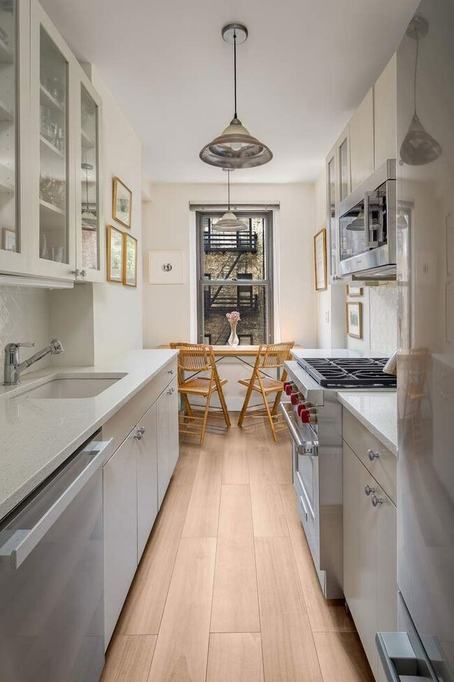 308 E 79th St unit 3K, New York, NY 10075 - photo 4