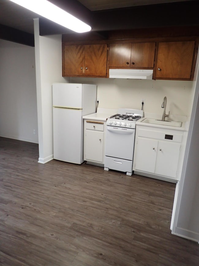 314 W Canon Perdido St unit 12, Santa Barbara, CA 93101 - photo 4