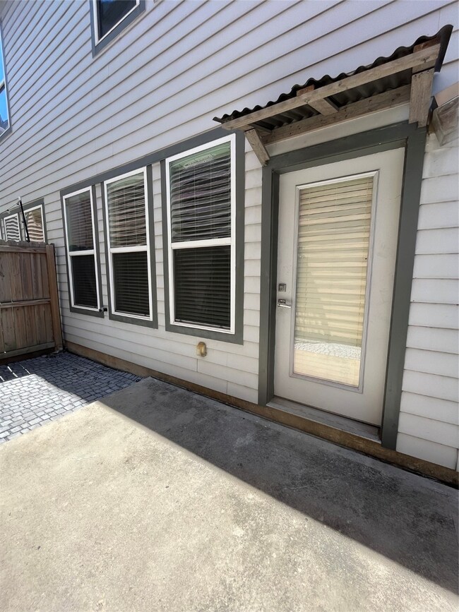 1608 E Bonner St unit B, Houston, TX 77007 - photo 4