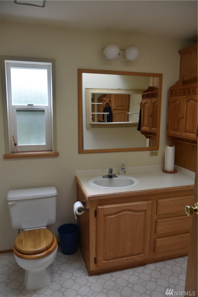 3525 Louderback Ave, Raymond, WA 98577 - photo 2