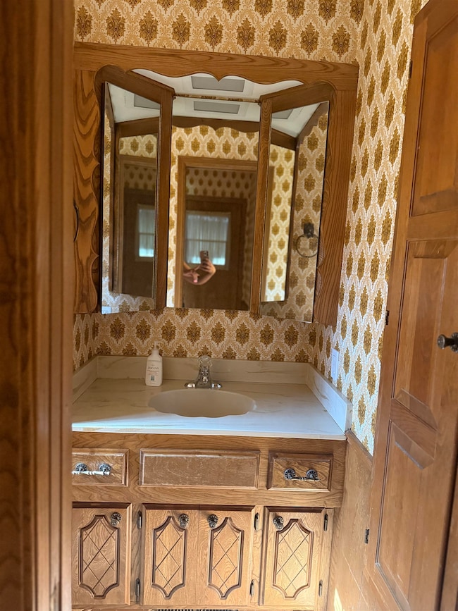 100 W 3rd St, Watonga, OK 73772 - photo 6