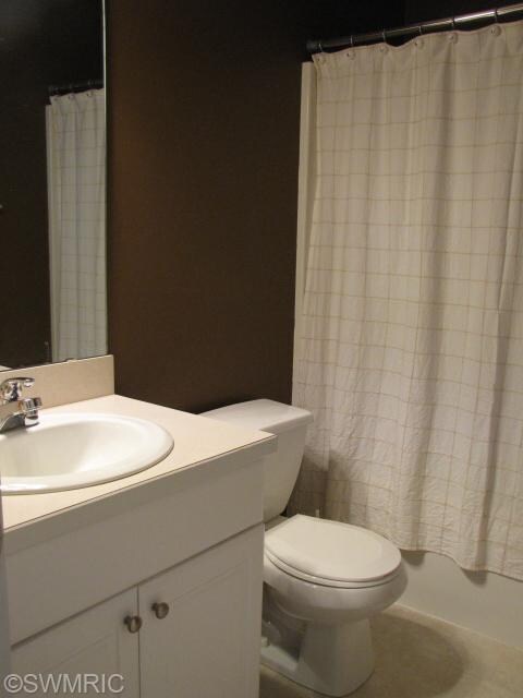 38 Knollwood Pkwy unit 4, Holland, MI 49423 - photo 7