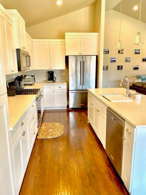 8' island- Entertainers dream space