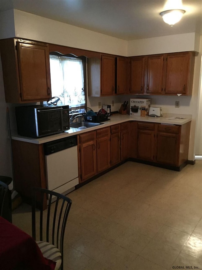 68 Hoffman Ave, Albany, NY 12209 - photo 5