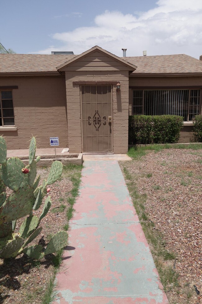FRONT OF HOUSE-COURTYARD