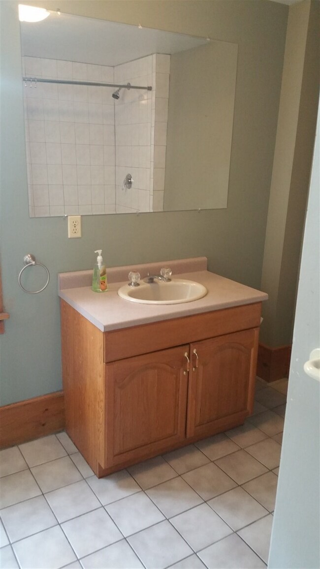 19A Fairmount St, Nashua, NH 03064 - photo 4