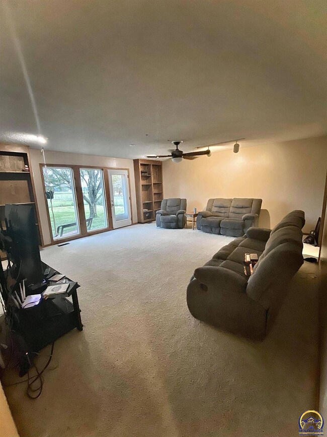 9320 SW Jordan Rd, Wakarusa, KS 66546 - photo 7