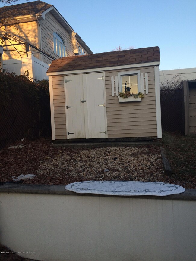 541 Barclay Ave, Staten Island, NY 10312 - photo 2