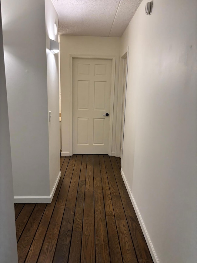 Hallways, kitchen & dining floors upgraded to hardwood