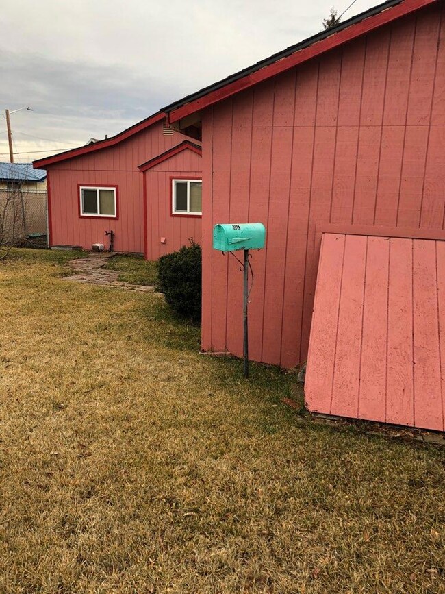 231 Martin backyard 2