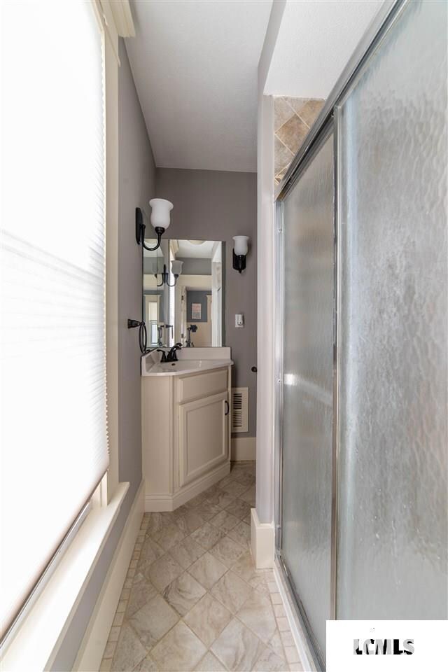 217 4th St, Lincoln, IL 62656 - photo 5