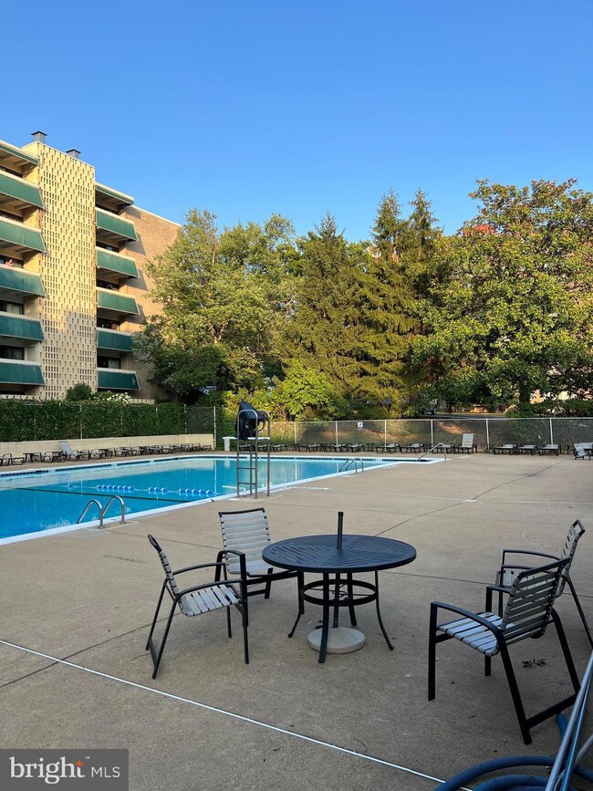 6143 Leesburg Pike unit 202, Falls Church, VA 22041 - photo 3