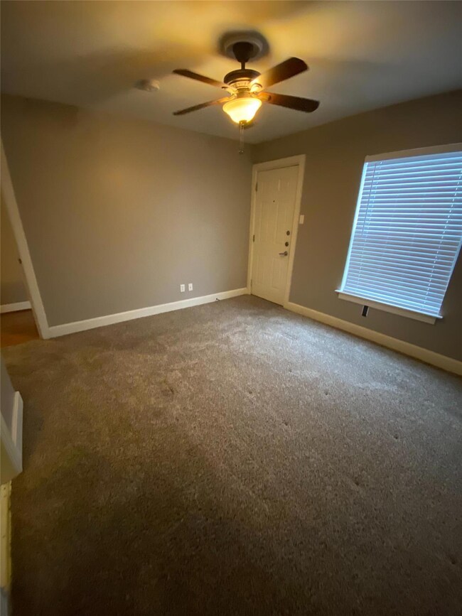 Unfurnished room featuring baseboards, carpet floo