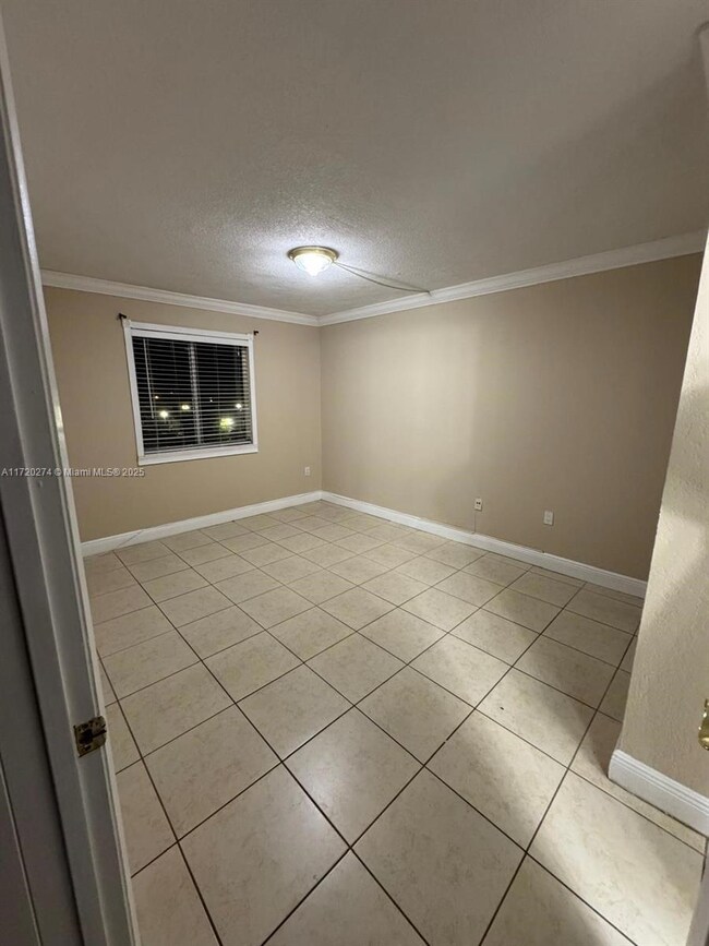 Kendall Lakes Towers unit 608, Miami, FL 33193 - photo 2