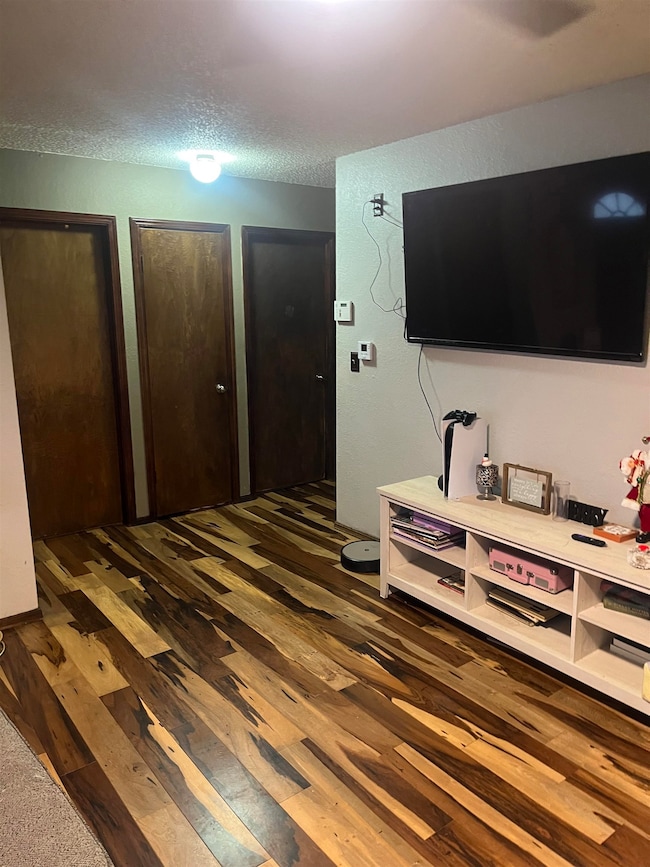 3202 Hillcrest Dr, Enid, OK 73701 - photo 2