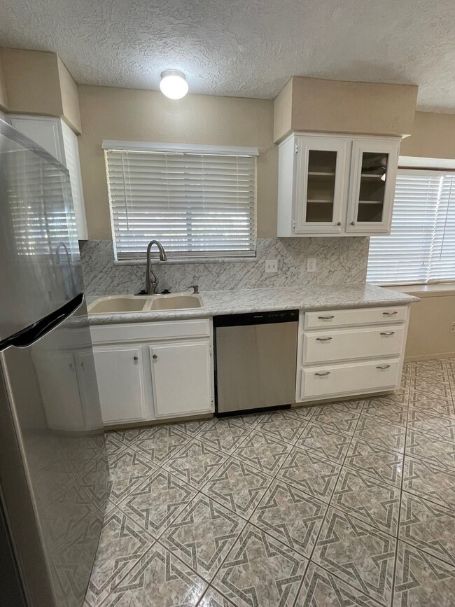 8402 Garden Parks Dr, Houston, TX 77075 - photo 7