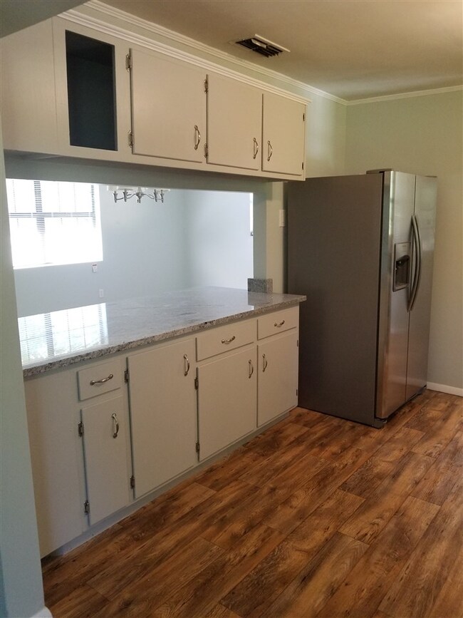 4398 Veterans Memorial Dr, Tallahassee, FL 32309 - photo 3