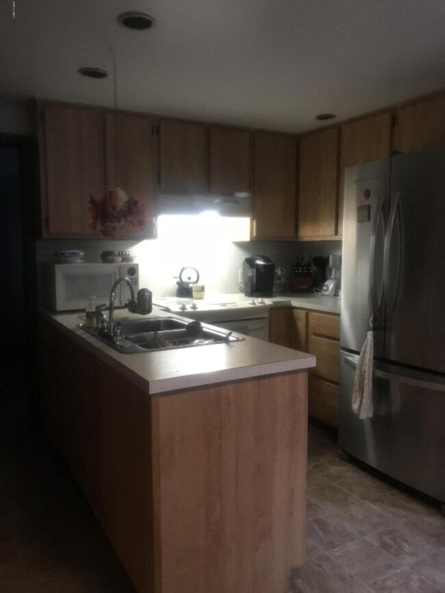 706 Amity St SE, Lowell, MI 49331 - photo 2