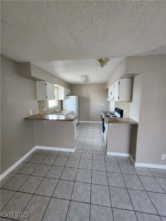 Kitchen with white appliances, a peninsula, decora