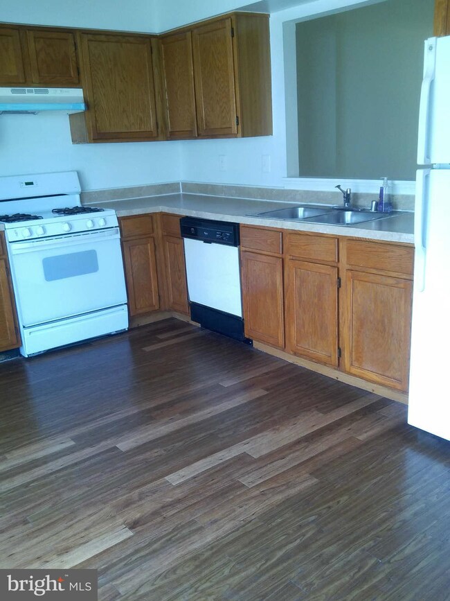 7377 Saint Thomas Loop, Manassas, VA 20109 - photo 5