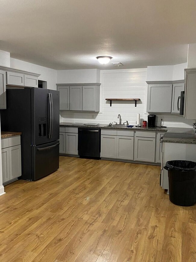 1101 W Fourth Ave, Picayune, MS 39466 - photo 6