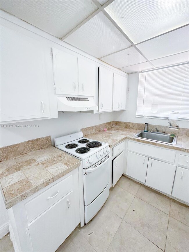 12275 NE 19th Ave unit 11, North Miami, FL 33181 - photo 5