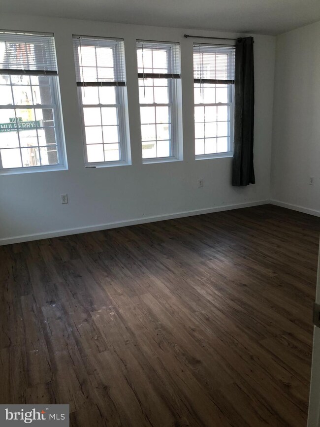 327 Park Ave unit 3, Baltimore, MD 21201 - photo 2