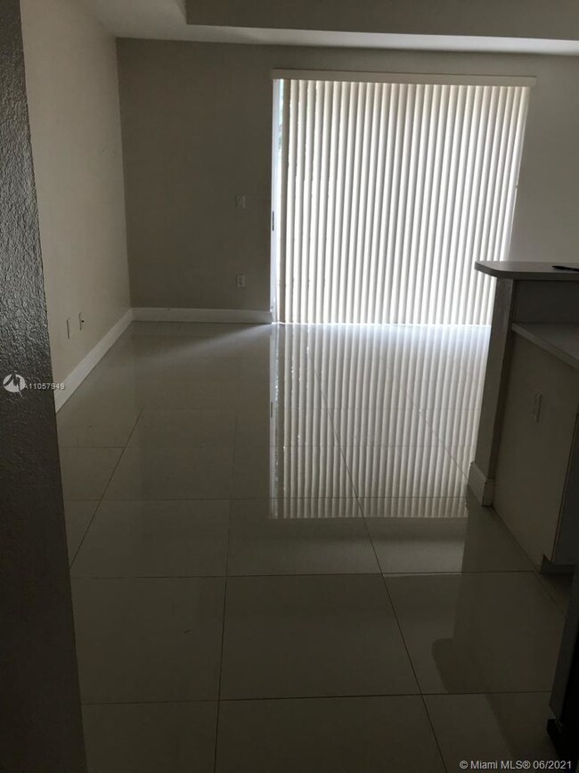 10917 NW 43rd Ln, Doral, FL 33178 - photo 7