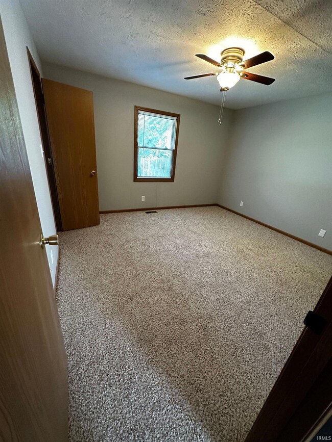 6266 Summit Pointe Way, Newburgh, IN 47630 - photo 5