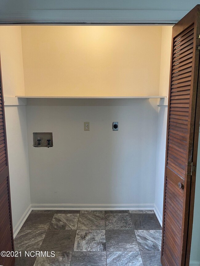 1802 Burgaw Hwy, Jacksonville, NC 28540 - photo 6