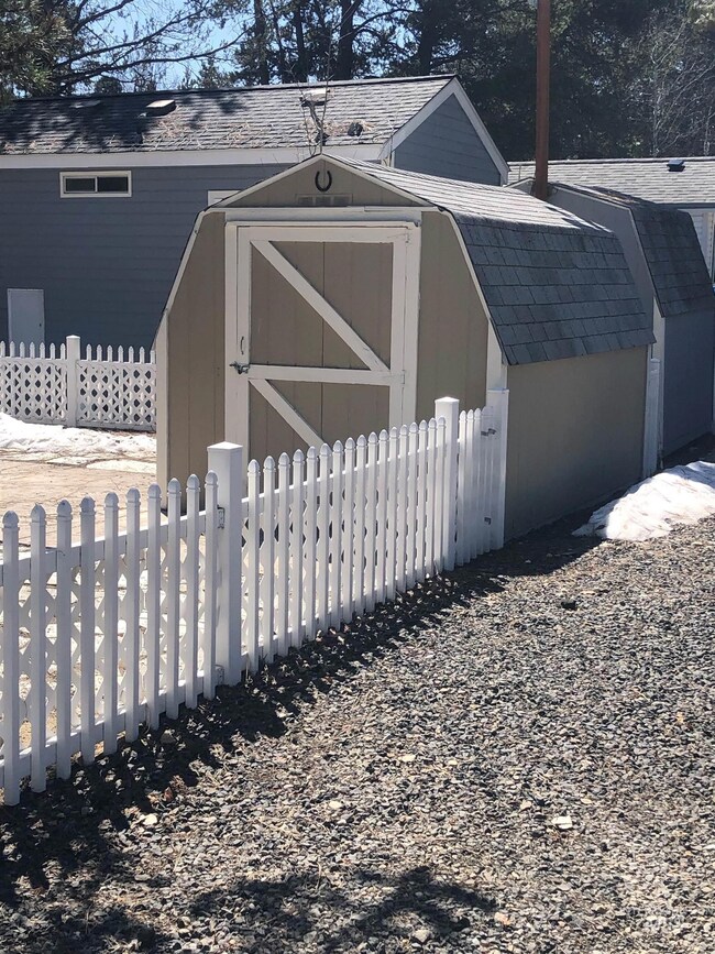 514 D22 N Sawyer St, Cascade, ID 83611 - photo 6