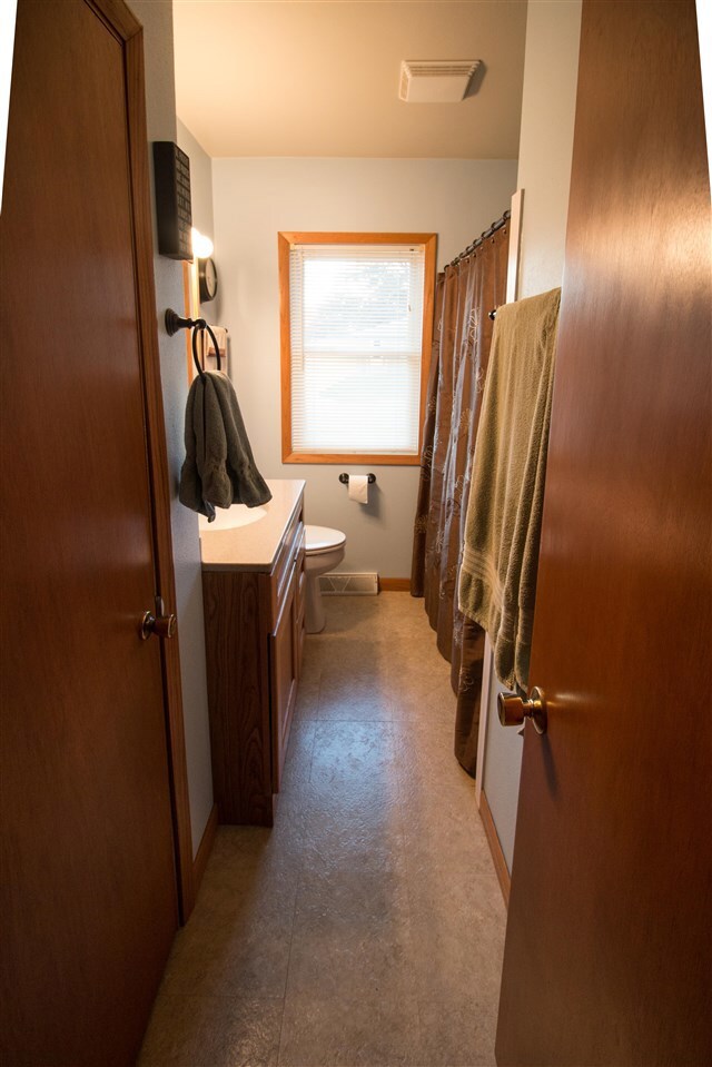 325 N Francis St, Cedar Falls, IA 50613 - photo 7