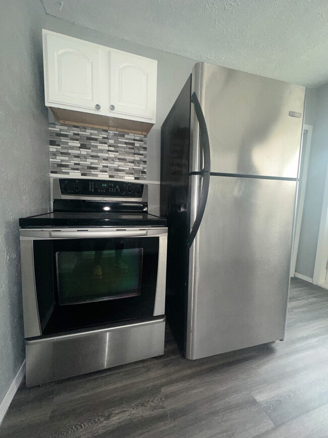 2408 E 22nd St, Muncie, IN 47302 - photo 7