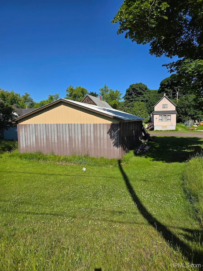 56711 Hecla St, Calumet, MI 49913 - photo 6