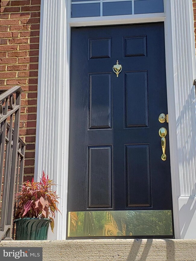 9984 Cyrandall Dr, Oakton, VA 22124 - photo 3