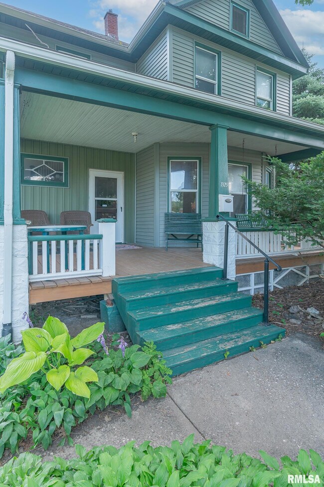 1929 N Marquette St, Davenport, IA 52804 - photo 2
