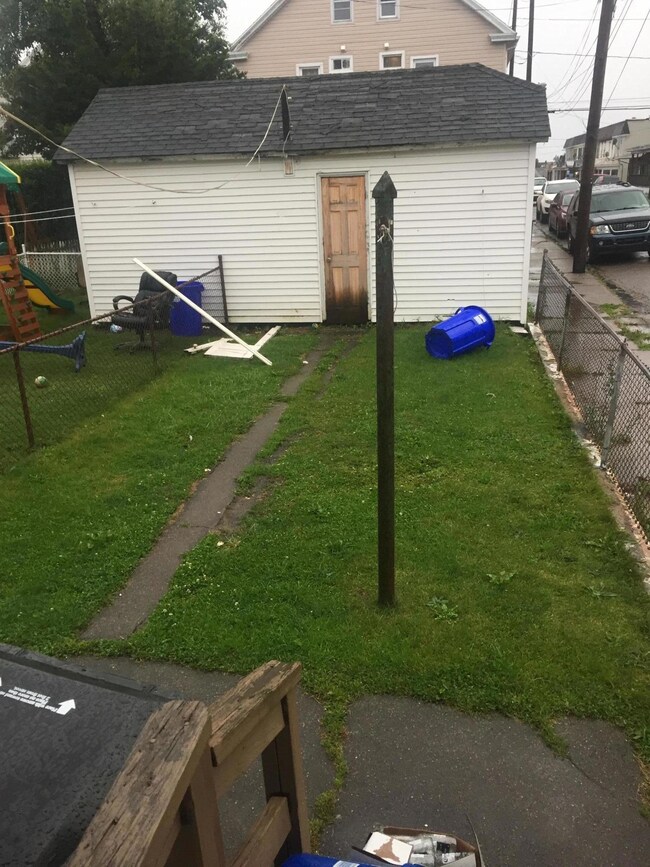 560 LINCOLN GARDEN