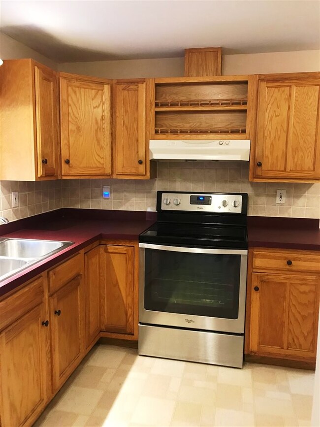 54 Winter St, Lebanon, NH 03766 - photo 3