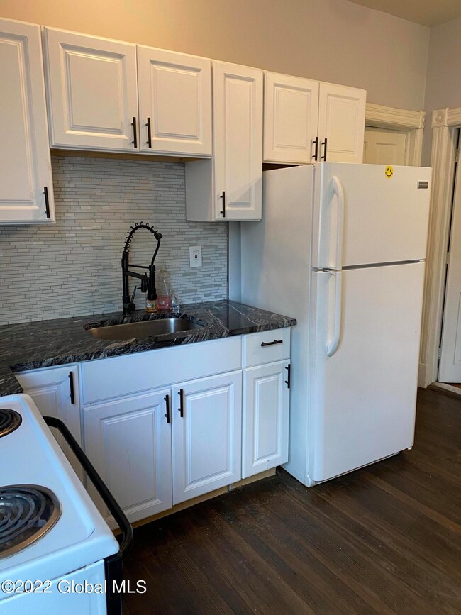 72 Grand St unit 2nd Floor, Albany, NY 12202 - photo 4